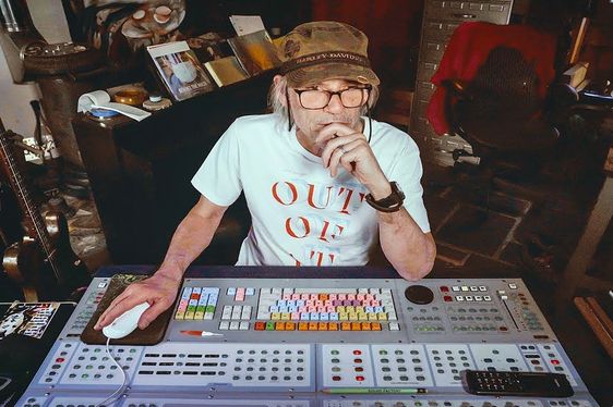Tchad Blake: The Mix Engineer Behind Radiohead, Wilco & The Black Keys Sonic Adventures